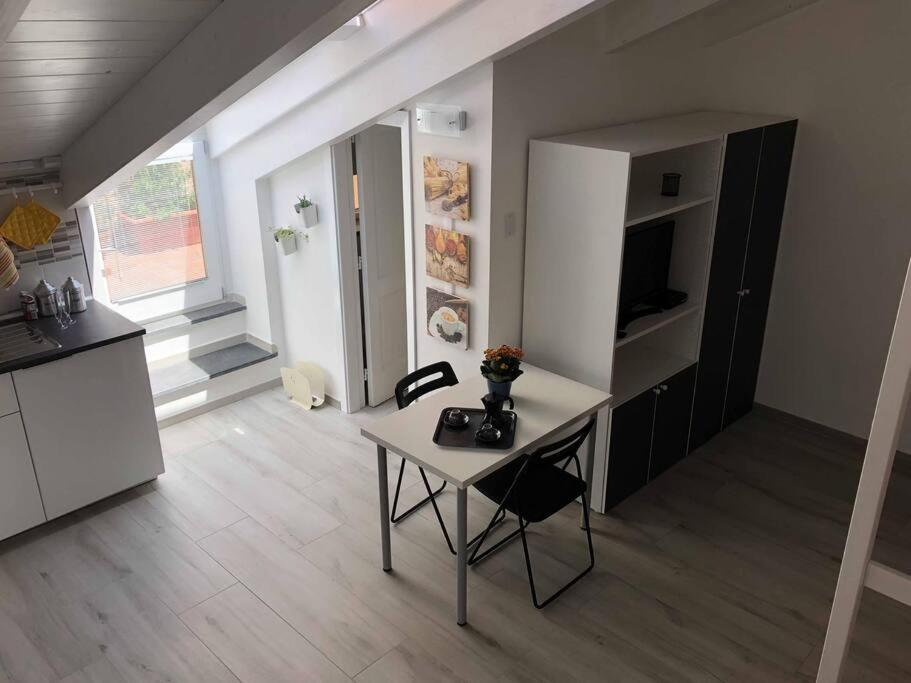 The Sweet Attic Room - De Vivo Realty Meta Di Sorrento Dış mekan fotoğraf